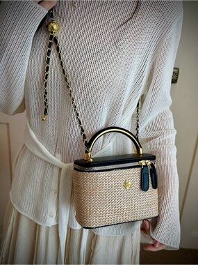 NWT Chic Classic On Trend Raffia Top Handle Crossbody Bag Black Luxury Vanity